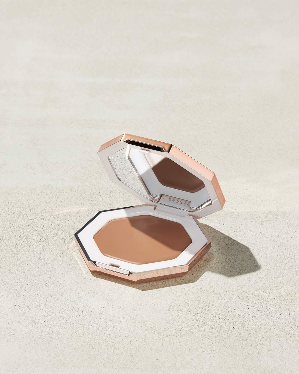 Bronceador en crema Cheeks Out Freestyle
