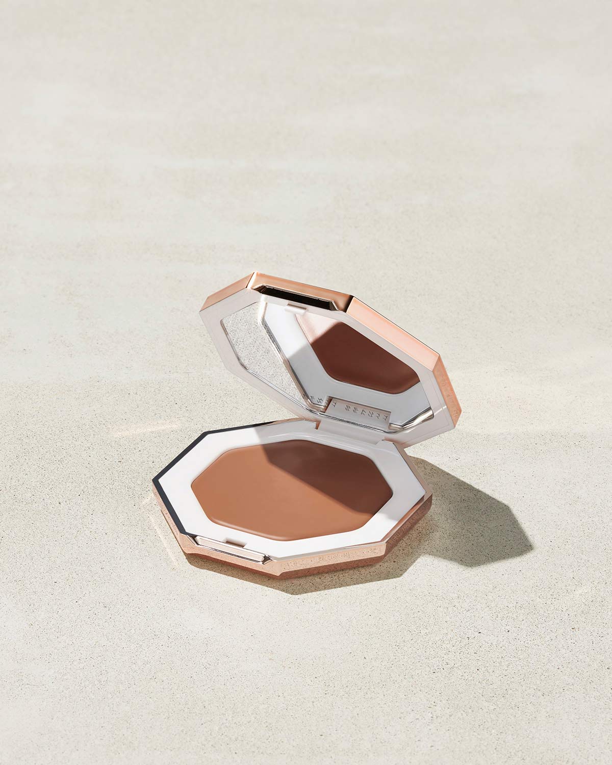 Bronceador en crema Cheeks Out Freestyle