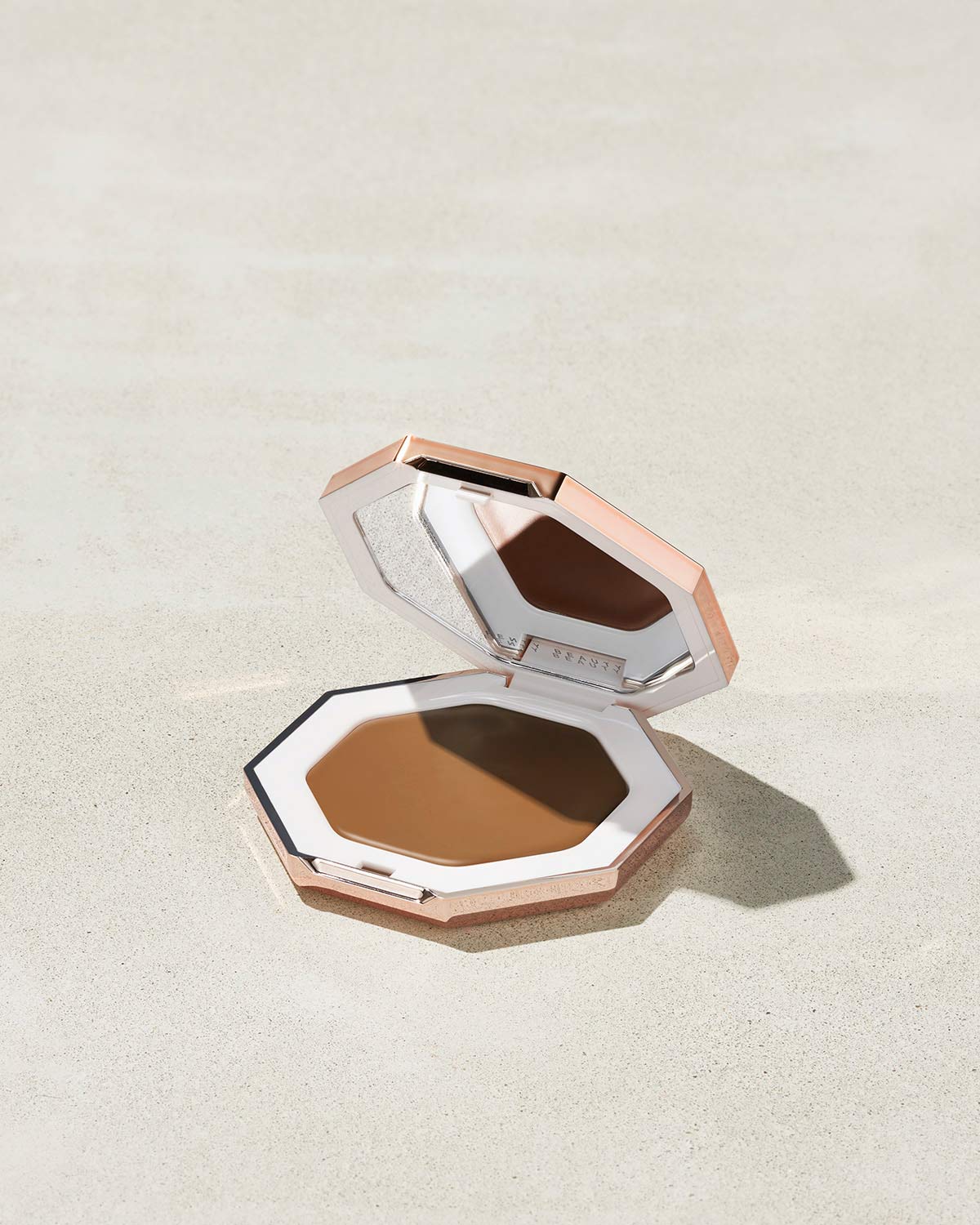 Bronceador en crema Cheeks Out Freestyle