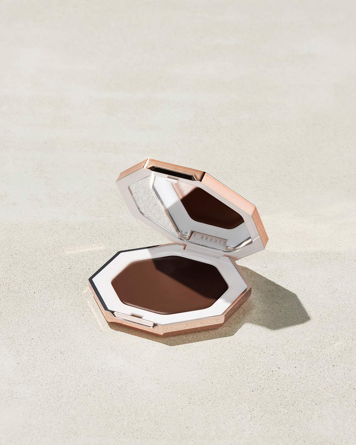 Bronceador en crema Cheeks Out Freestyle