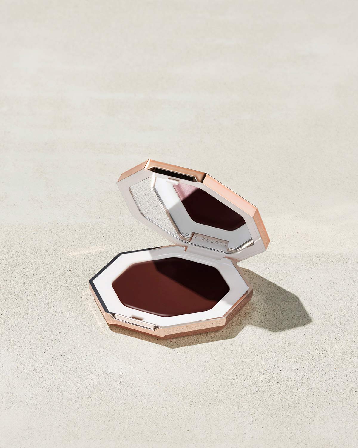 Bronceador en crema Cheeks Out Freestyle