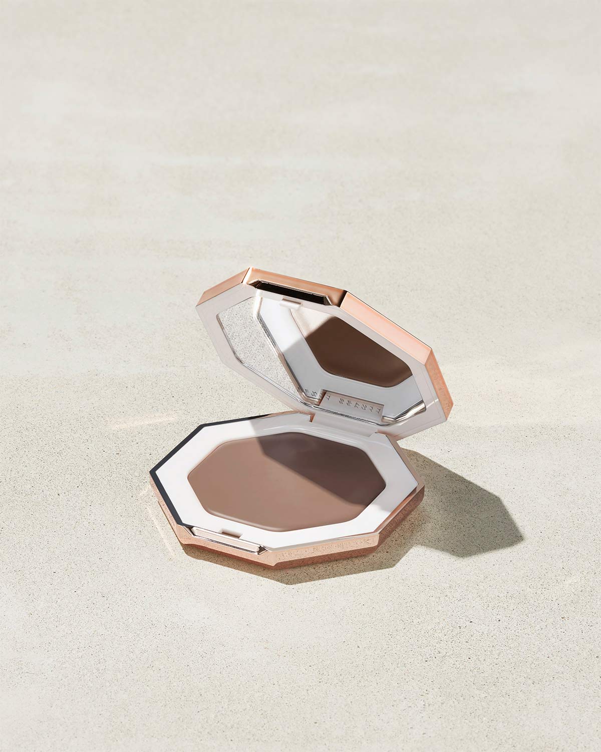 Bronceador en crema Cheeks Out Freestyle