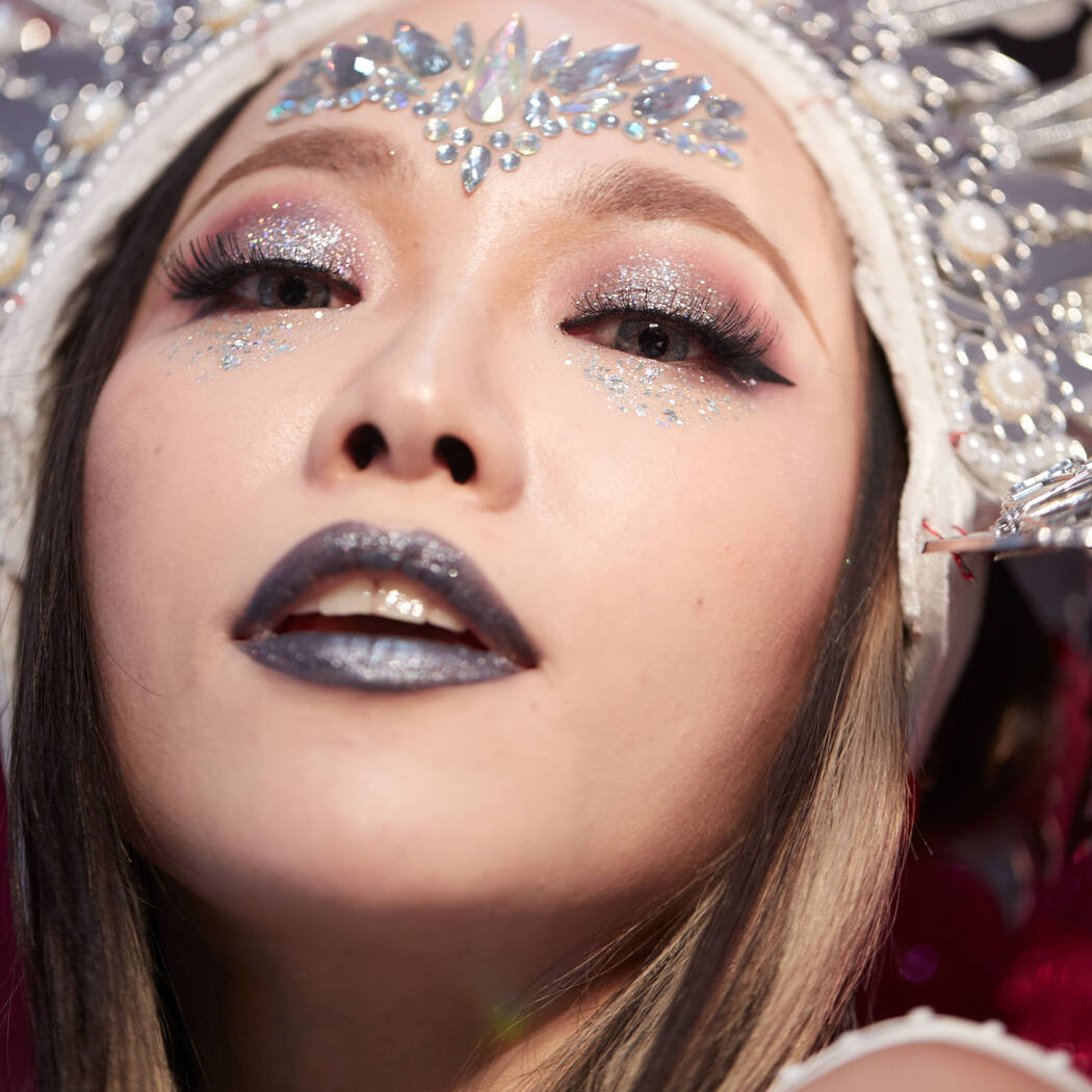 MAQUILLAJE CORPORAL PURPURINA PARA ROSTRO Y CUERPO