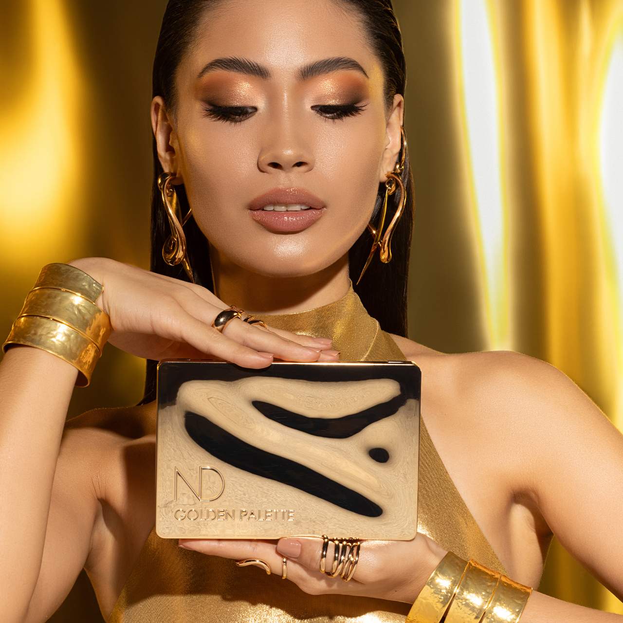 Paleta de sombras de ojos doradas